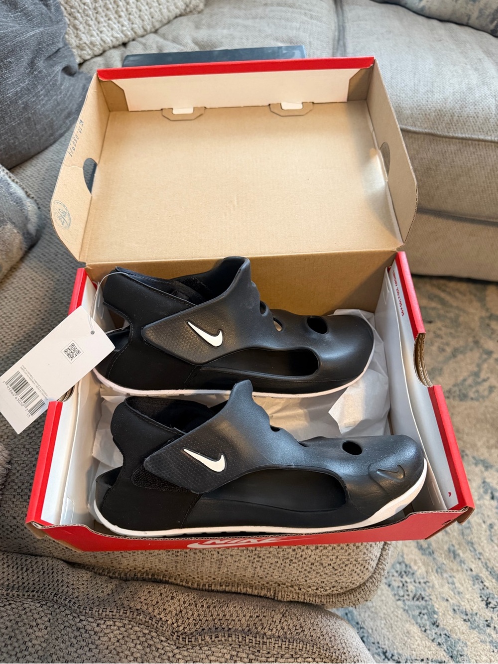 Nike Sunday protect 3 size 2Y black and white NWT in box